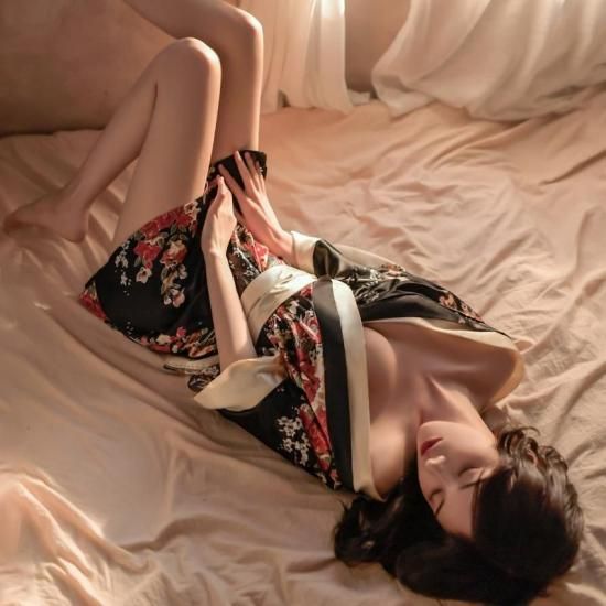 和服とチャイナドレスのセクシーコスプレイメージ